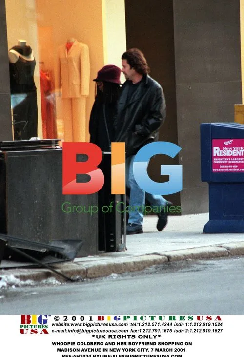 Whoopie Goldberg and boyfriend shopping in NYC