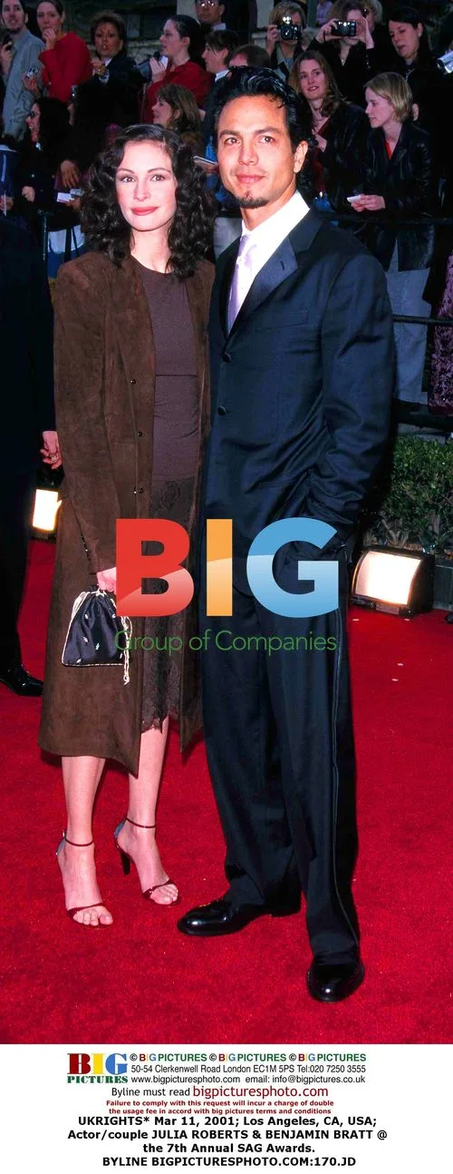 Julia Roberts & Benjamin Bratt at 7th Annual SAG Awards