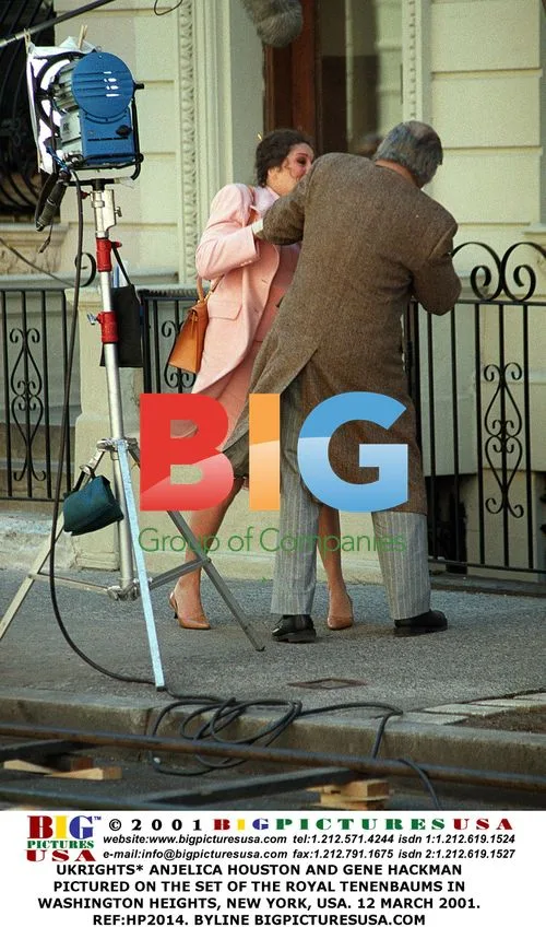 Anjelica Houston and Gene Hackman on "The Royal Tenenbaums" set