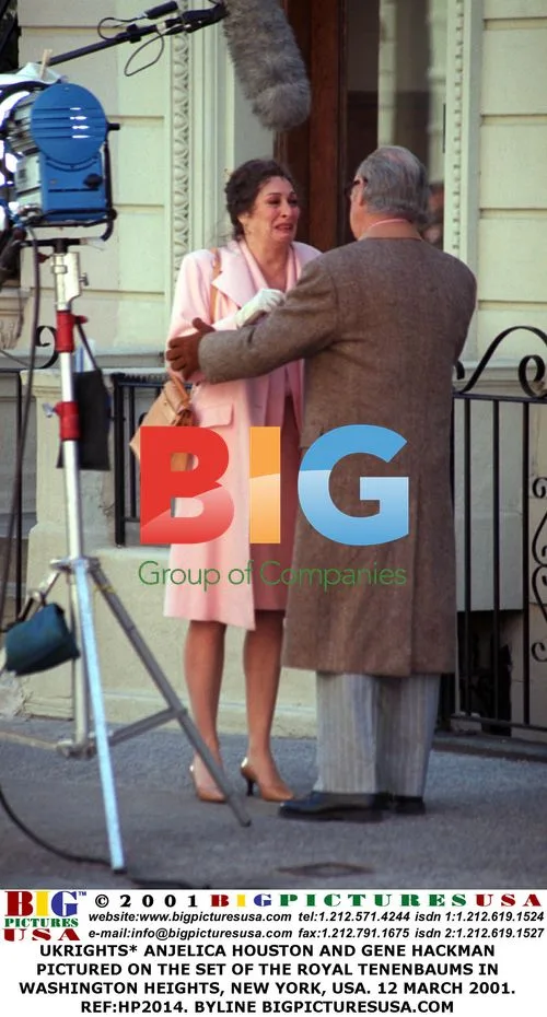 Anjelica Houston and Gene Hackman on The Royal Tenenbaums set