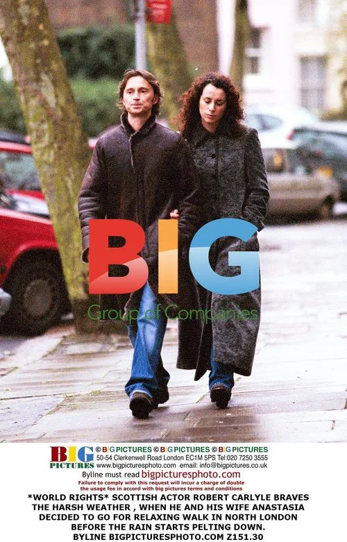 Robert Carlyle and wife take North London stroll