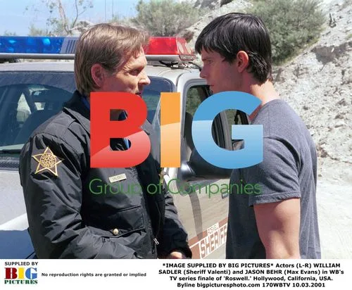 William Sadler and Jason Behr in 'Roswell' TV finale