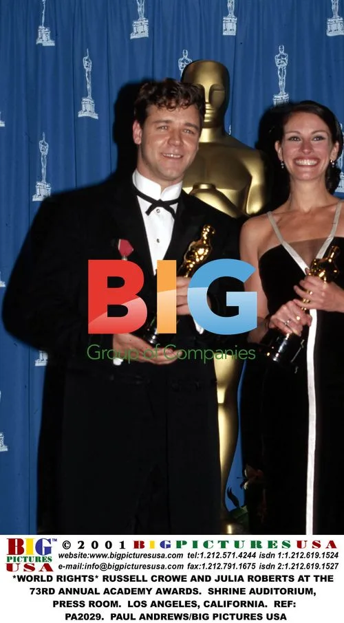 RUSSELL CROWE AND JULIA ROBERTS AT OSCARS