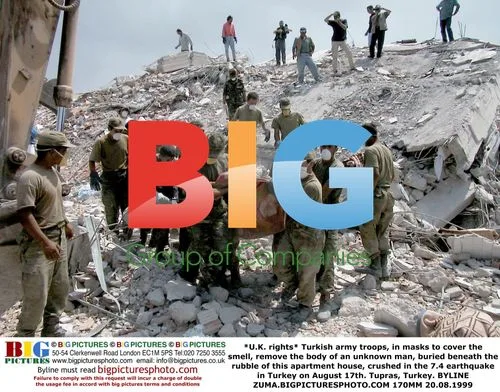 Turkish troops remove body in earthquake rubble