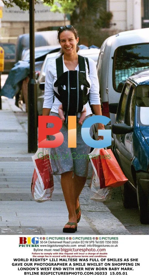 Lili Maltese Shopping in London