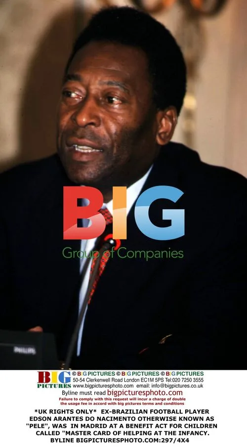 Pele attends children's benefit in Madrid