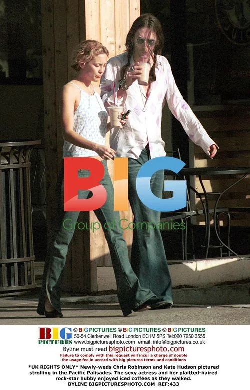 Chris Robinson and Kate Hudson strolling in Pacific Palisades