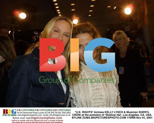 KELLY LYNCH & SHERYL CROW at 'Shallow Hal' premiere