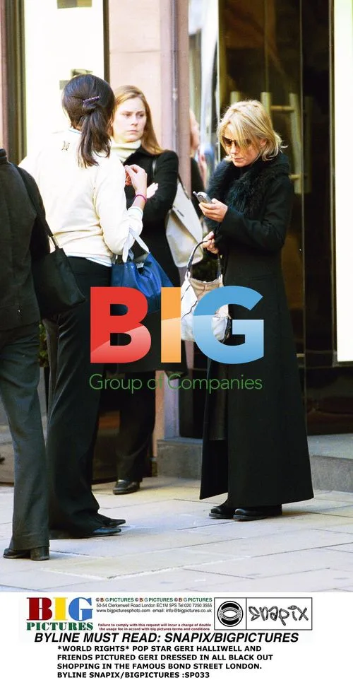 Geri Halliwell Out Shopping in London