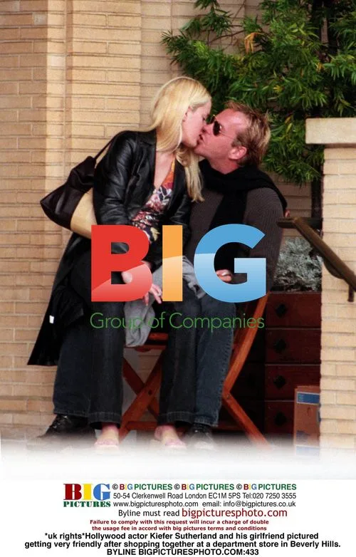 Kiefer Sutherland and Girlfriend Kissing