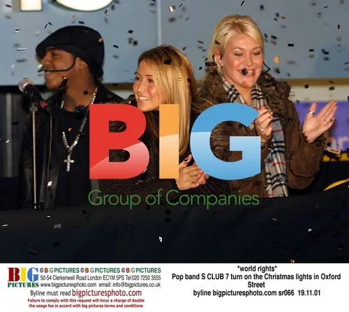 S Club 7 Turn on Oxford Street Lights