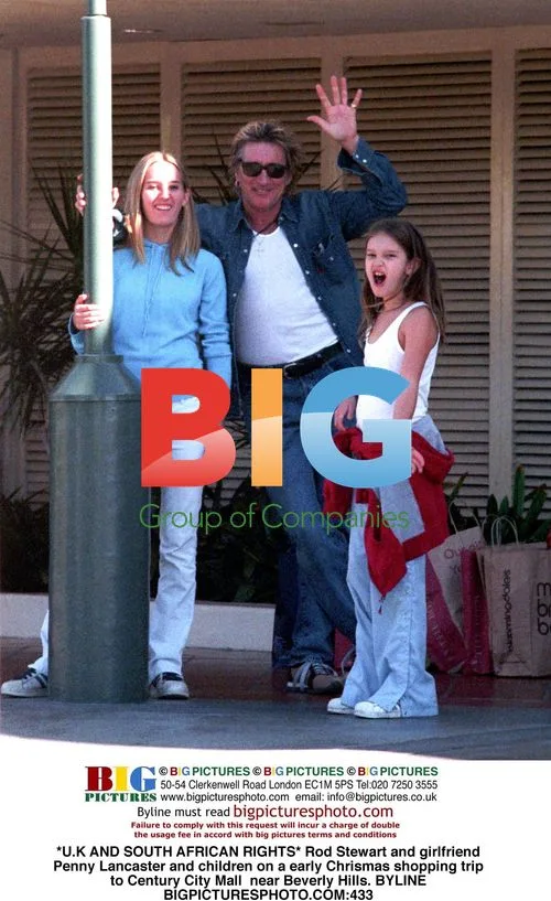 Rod Stewart and Penny Lancaster Shopping