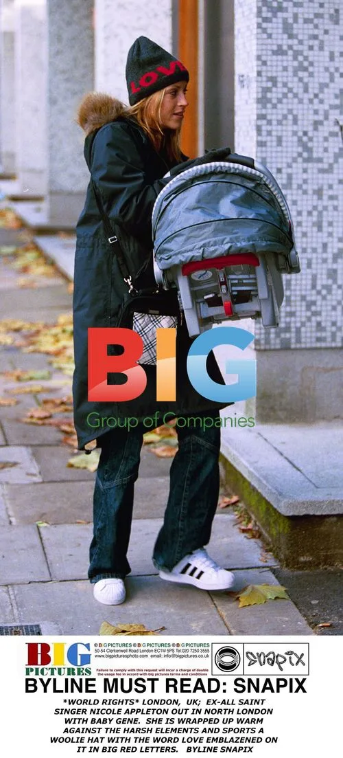 Nicole Appleton out with baby Gene