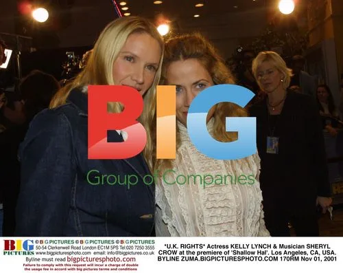 Kelly Lynch & Sheryl Crow at 'Shallow Hal' premiere