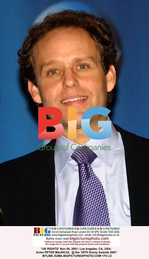 Peter MacNicol at 35th Emmy Awards 2001