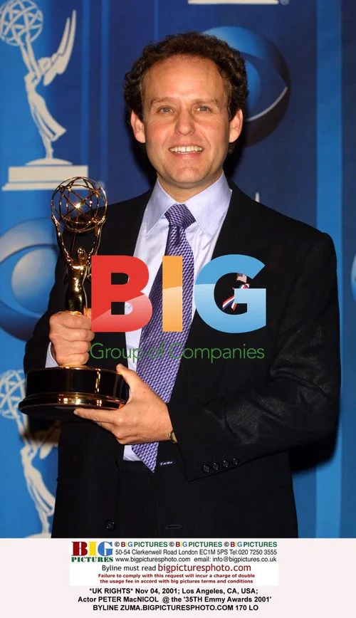 Peter MacNicol at the 35th Emmy Awards 2001