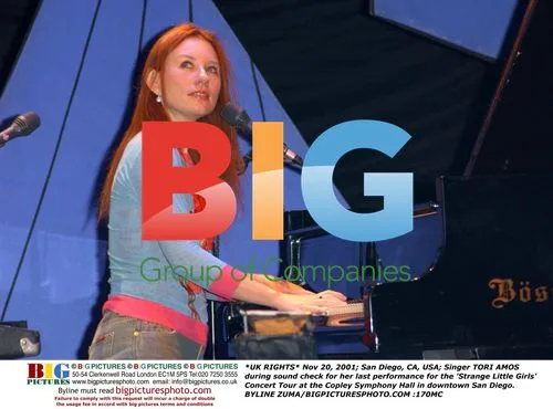 Tori Amos Performs for Strange Little Girls Tour