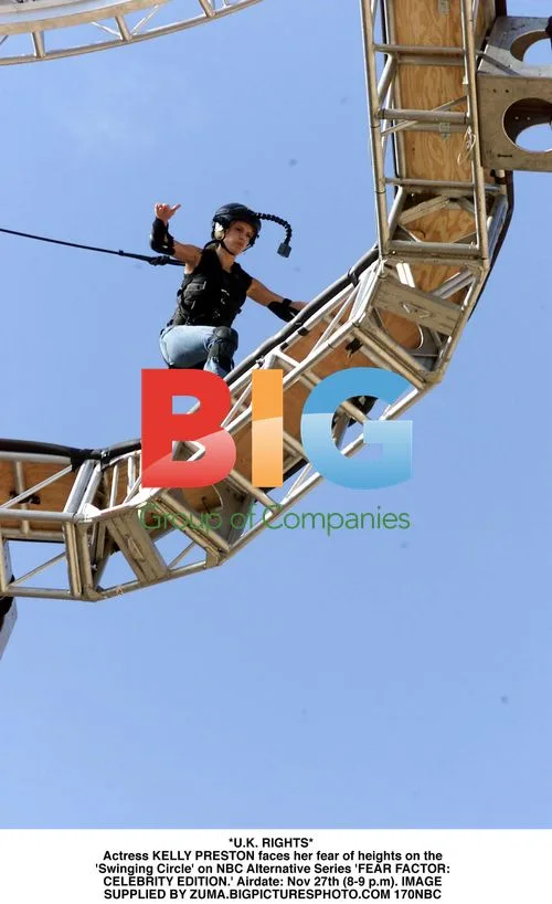 Kelly Preston faces fear of heights on 'Fear Factor' TV show