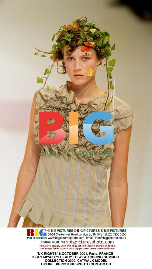 Issey Miyake Ready to Wear Spring Summer 2002