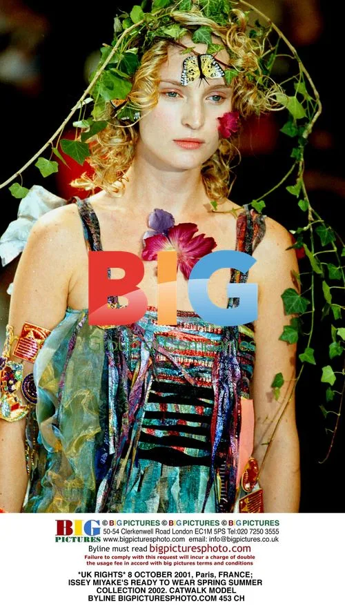 Issey Miyake Spring Summer 2002 Ready to Wear Show