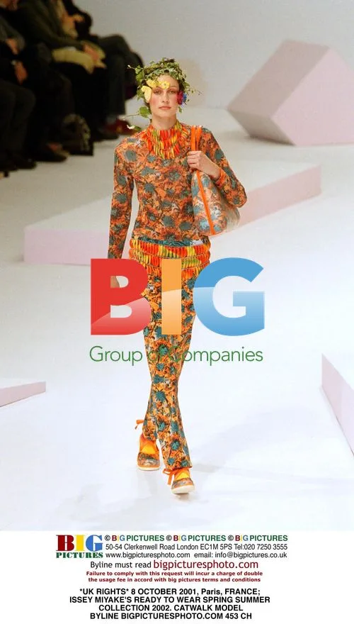 Issey Miyake Spring Summer 2002 Catwalk