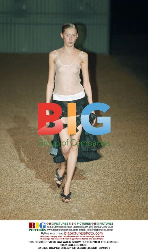 Olivier Theyskens Catwalk Show 2002