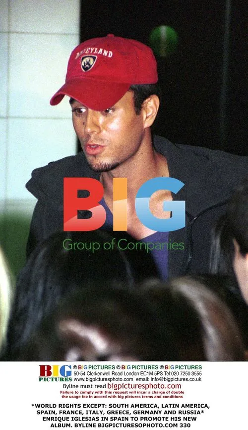 Enrique Iglesias Promotes New Album in Spain