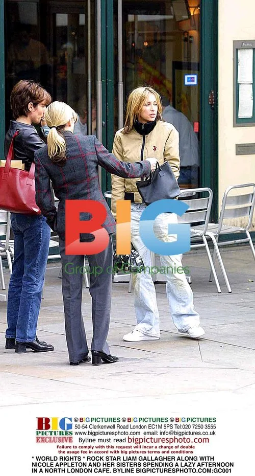 Liam Gallagher and Nicole Appleton in North London Cafe