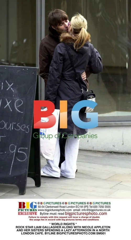 Liam Gallagher and Nicole Appleton Cafe Outing