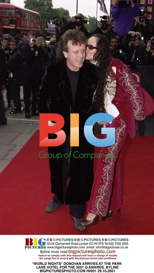 Donovan Arrives at 2001 Q Awards