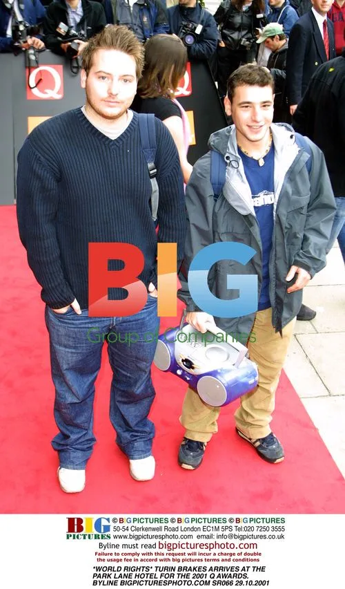 Turin Brakes Arrives at 2001 Q Awards