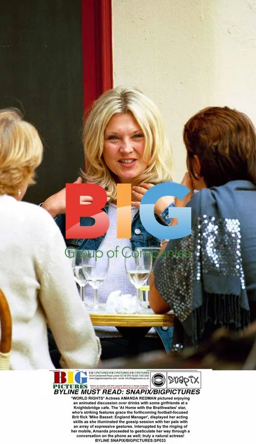 Amanda Redman Chats with Friends in Knightsbridge