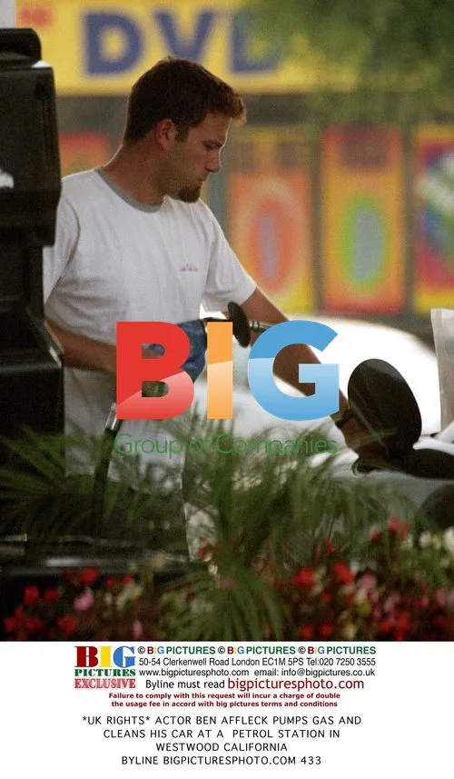 Ben Affleck Pumping Gas in Westwood, CA