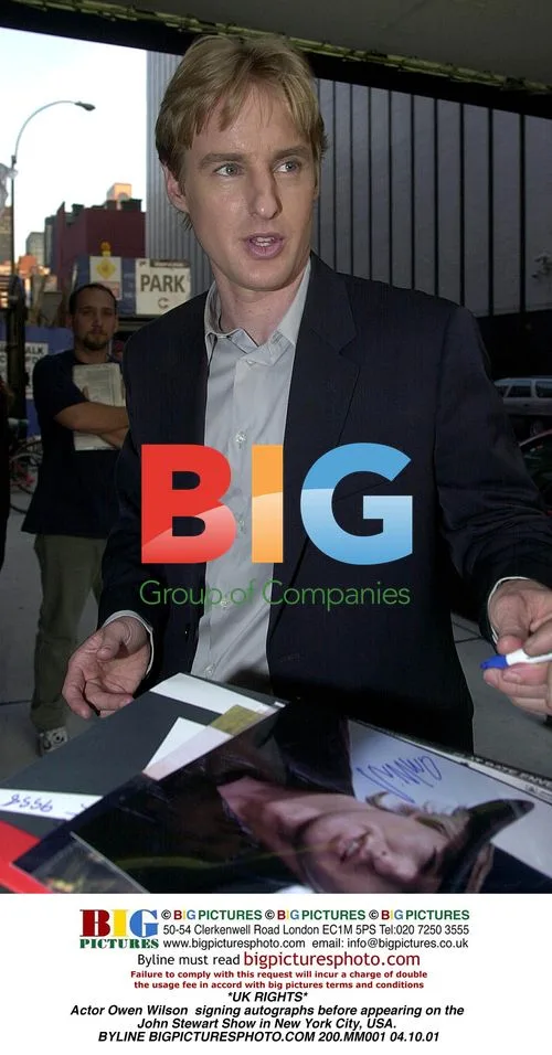 Owen Wilson signing autographs before TV appearance