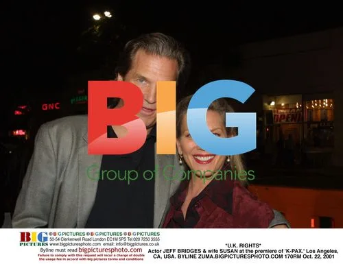 Jeff Bridges & wife at 'K-PAX' premiere