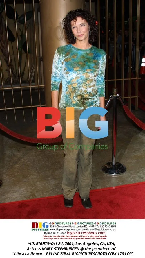 Actress MARY STEENBURGEN @ 'Life as a House' premiere