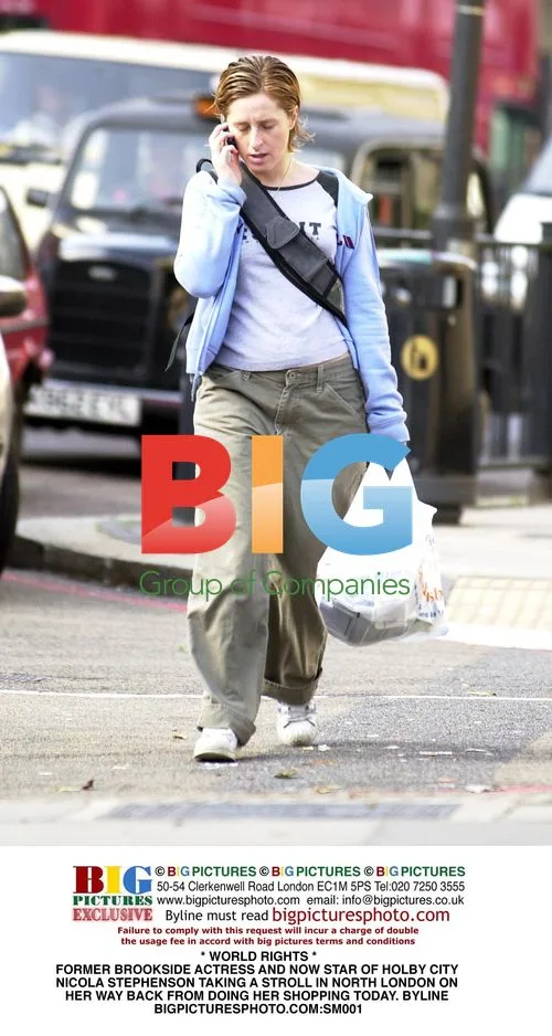 ACTRESS NICOLA STEPHENSON STROLLING IN LONDON