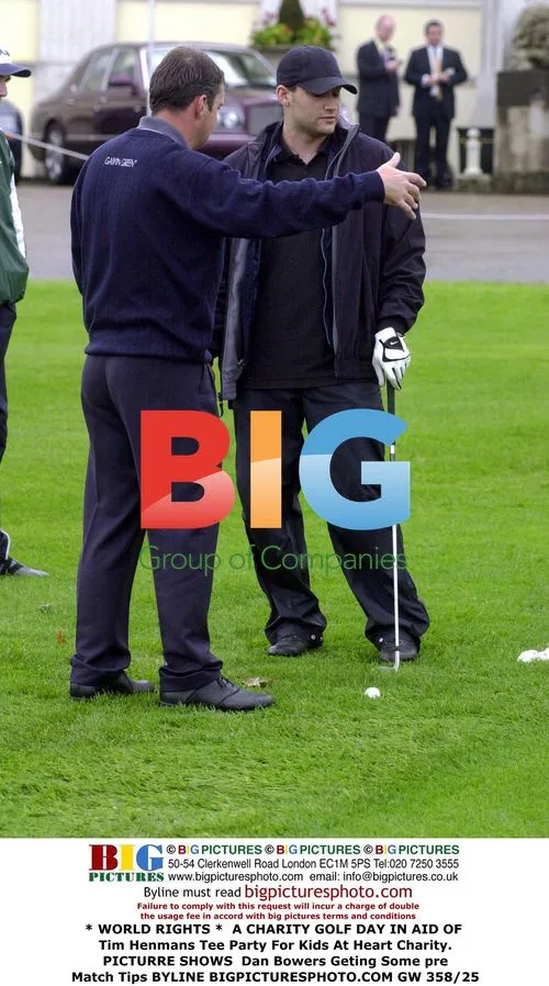 Dan Bowers Gets Golf Tips at Charity Event