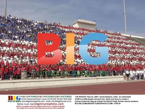 5,000 form human American flag tribute