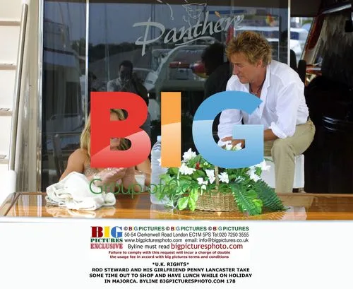 Rod Stewart and Penny Lancaster Shop and Lunch in Majorca