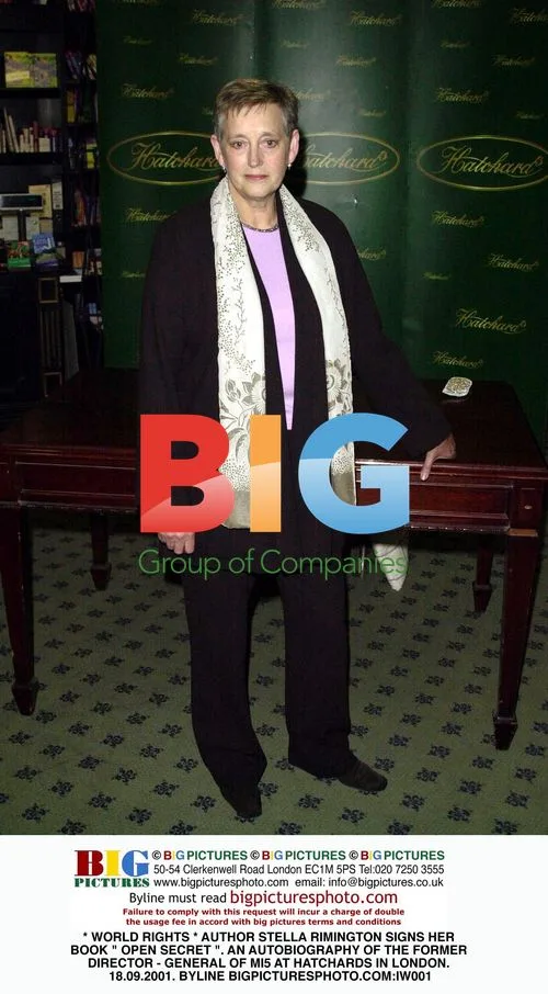 Stella Rimington signs her book "Open Secret"