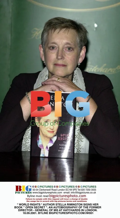 Stella Rimington signs her book "Open Secret"