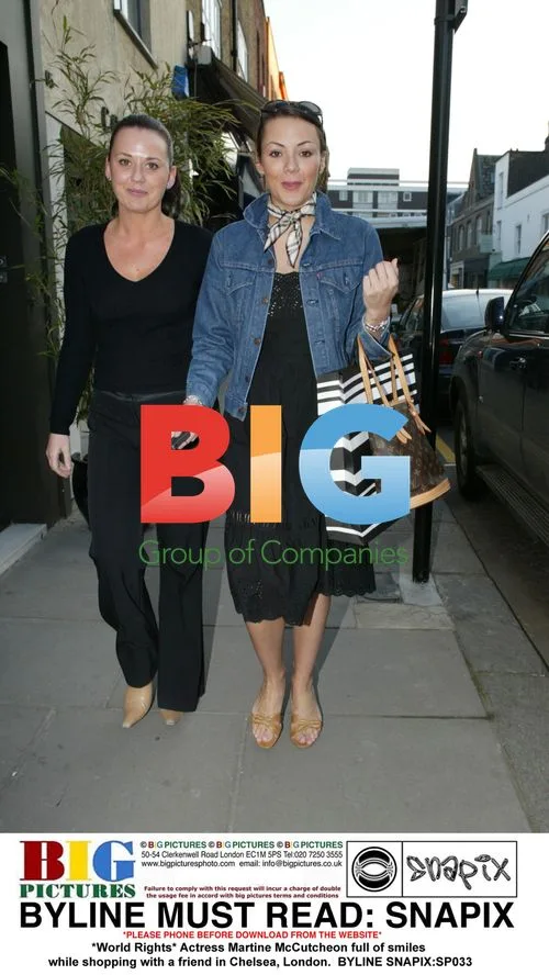 Martine McCutcheon Cheerful Shopping Trip