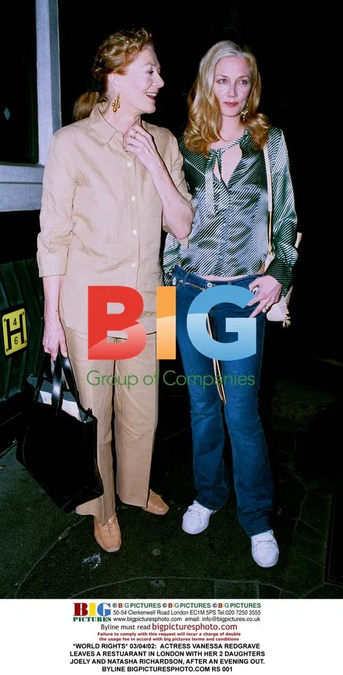Vanessa Redgrave with daughters Joely and Natasha Richardson