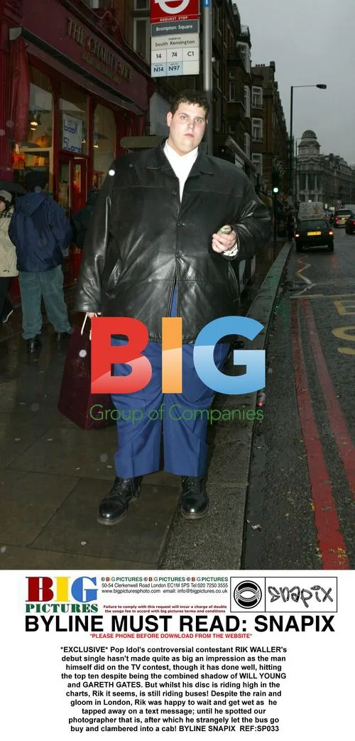 Pop Idol's RIK WALLER spotted at bus stop