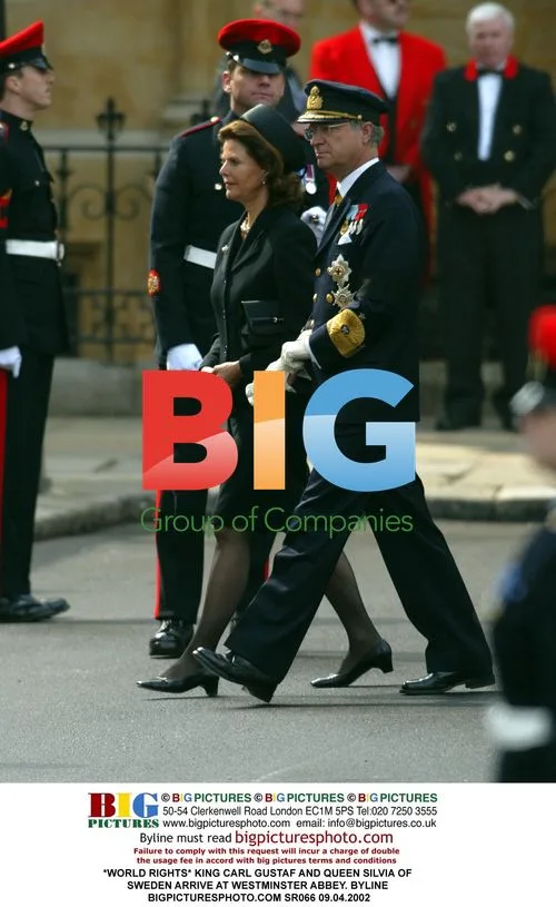 King Carl Gustaf and Queen Silvia arrive at funeral