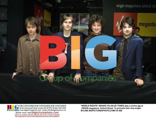 BLUE TONES perform at VIRGIN megastore