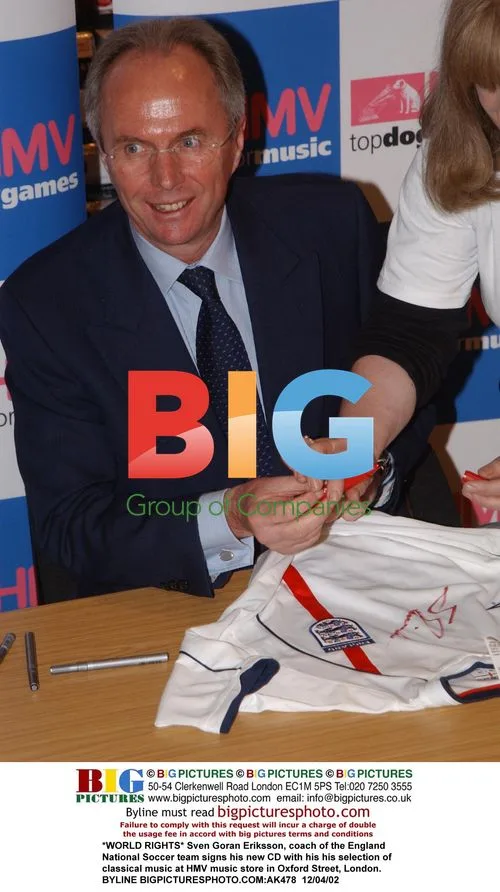 Sven Goran Eriksson signs new CD