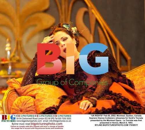 Soprano Gianna Corbisiero rehearses for La Traviata