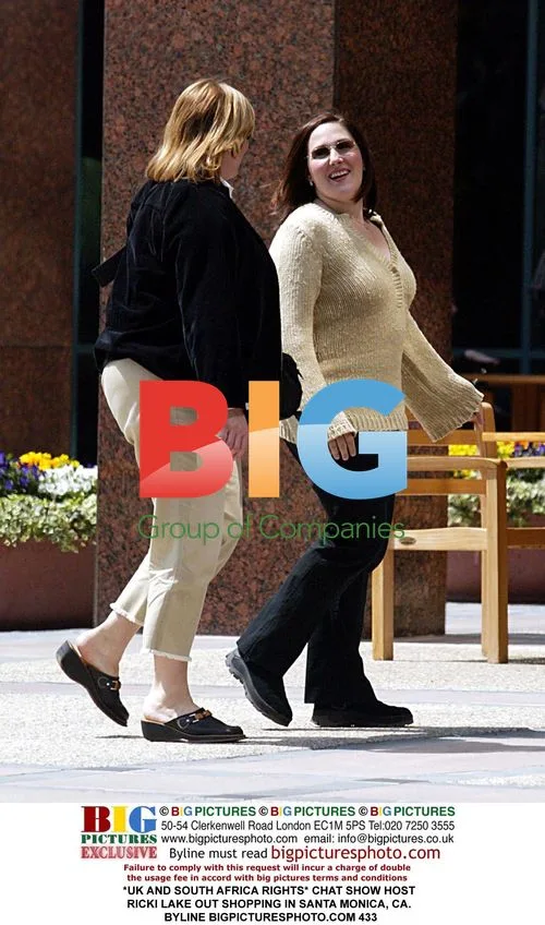 Ricki Lake Shopping in Santa Monica